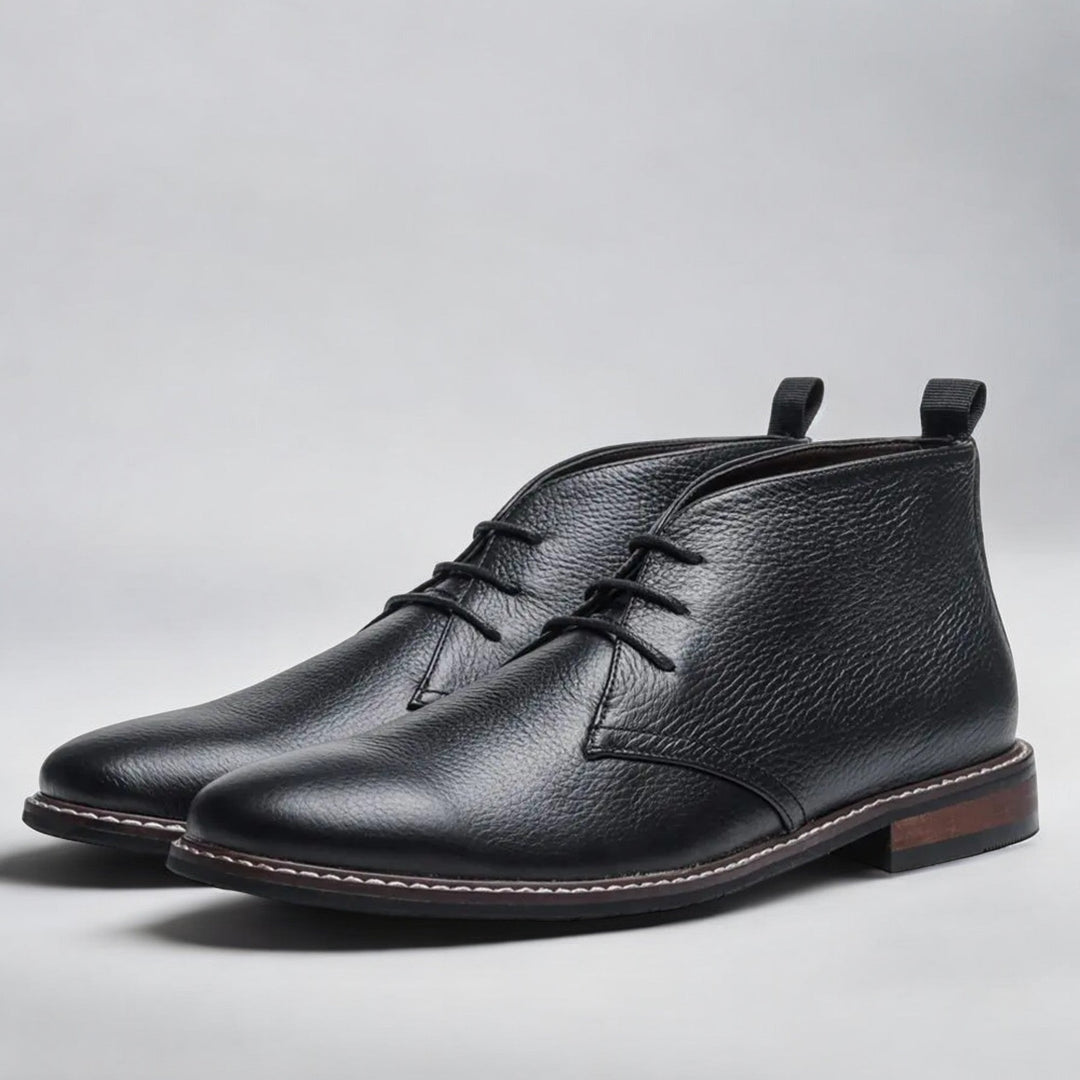 Men's black lace-up chukka boots