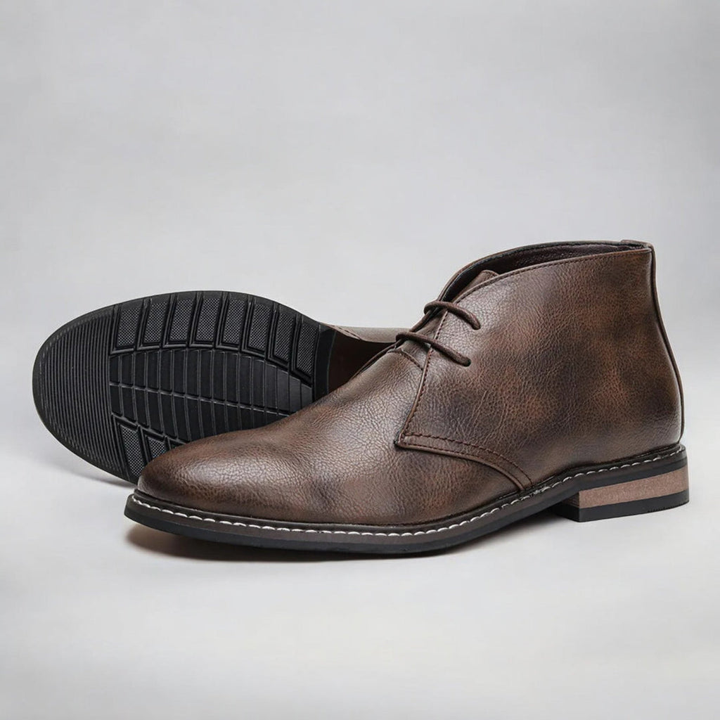 Men's dark brown chukka boots – sole view