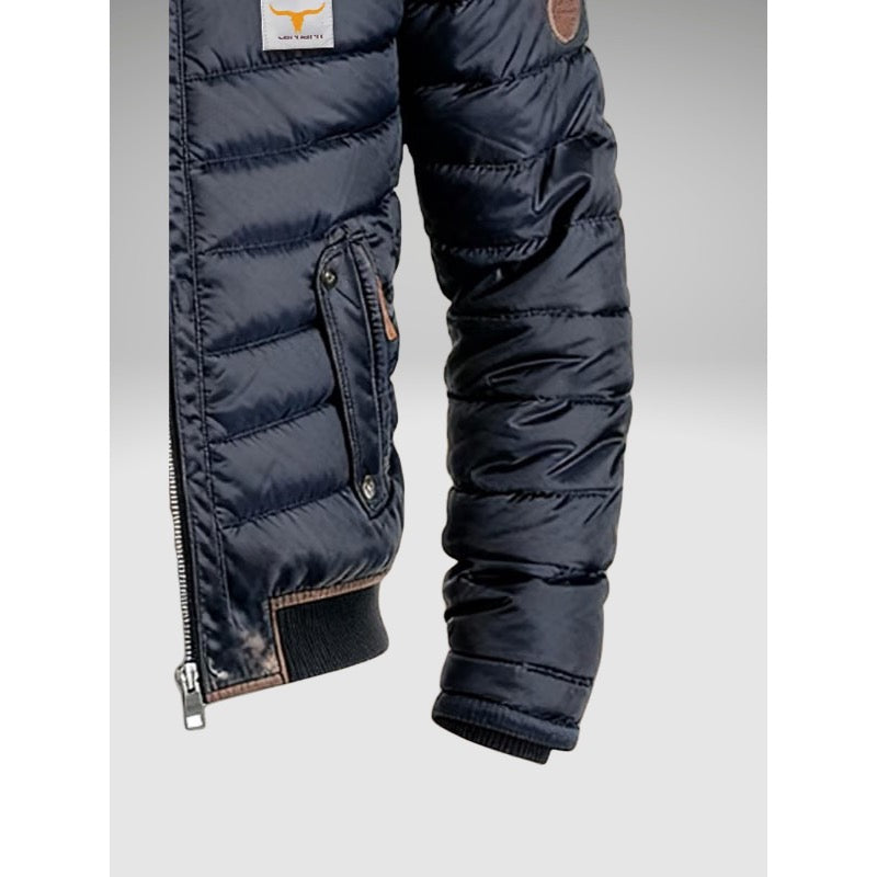 Men's quilted bomber jacket in navy blue, close-up of sleeve pocket