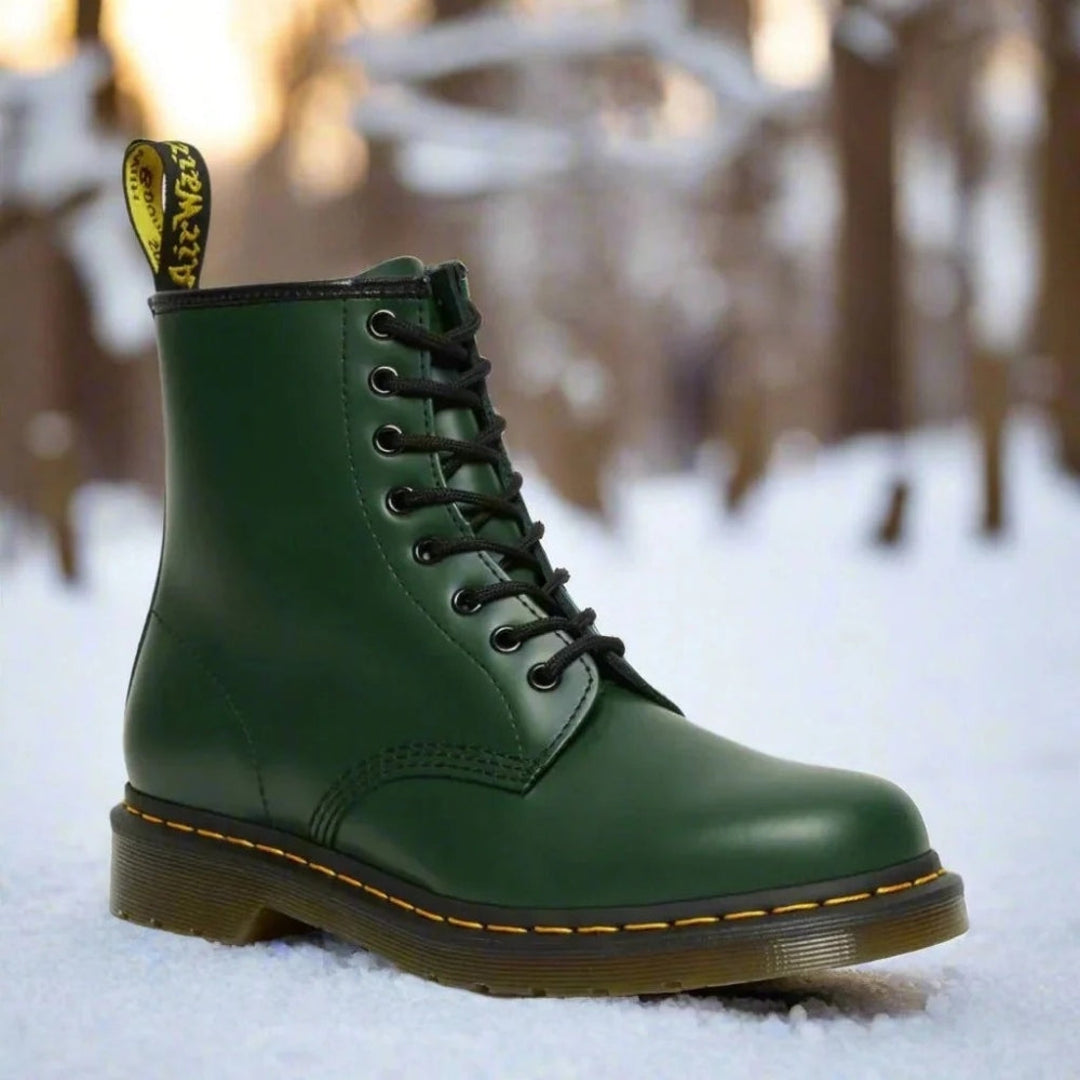 Women's green eight-eyelet boot in the snow