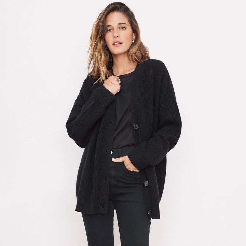 Woman wearing the black oversized cardigan – front view