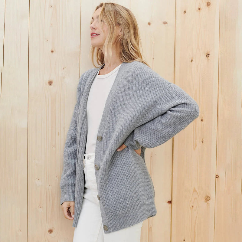 Woman wearing the light grey oversized cardigan