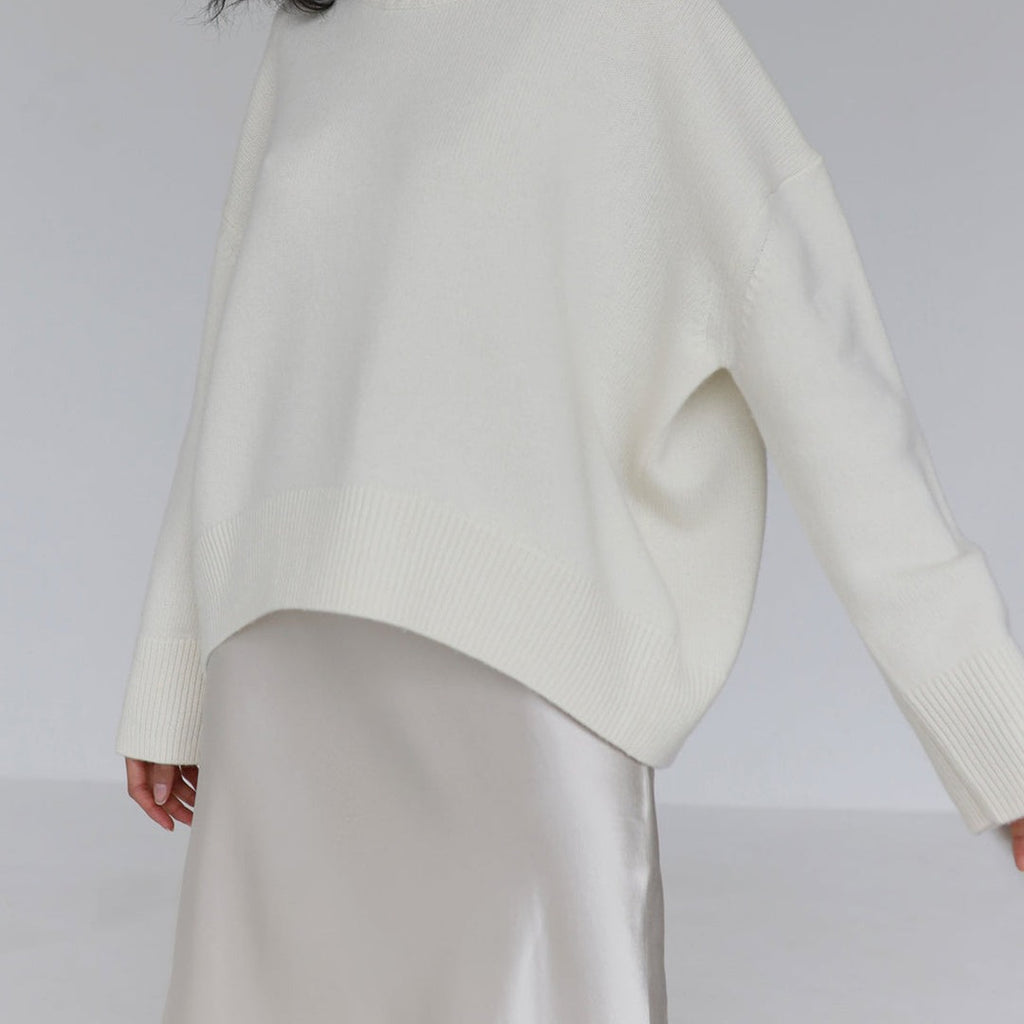 Women's oversized crew neck sweater in ivory