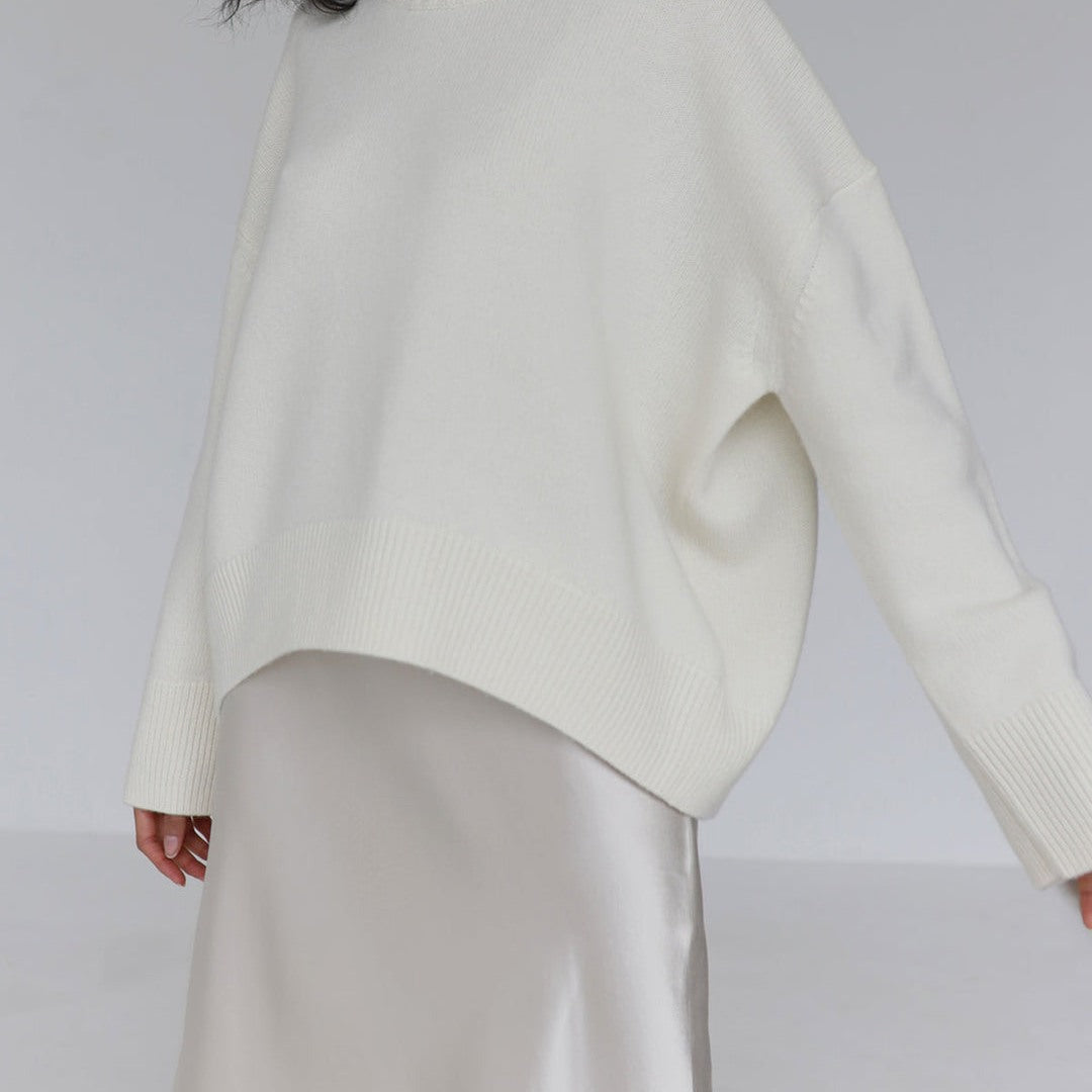 Women's oversized crew neck sweater in ivory
