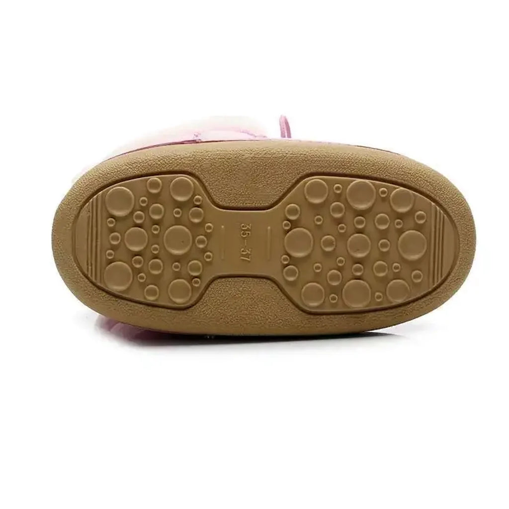 Sole of the women's pink snow boot