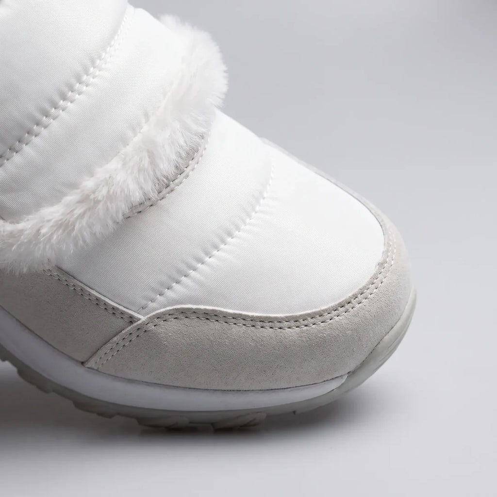 Close-up of the toe on the beige snow boot