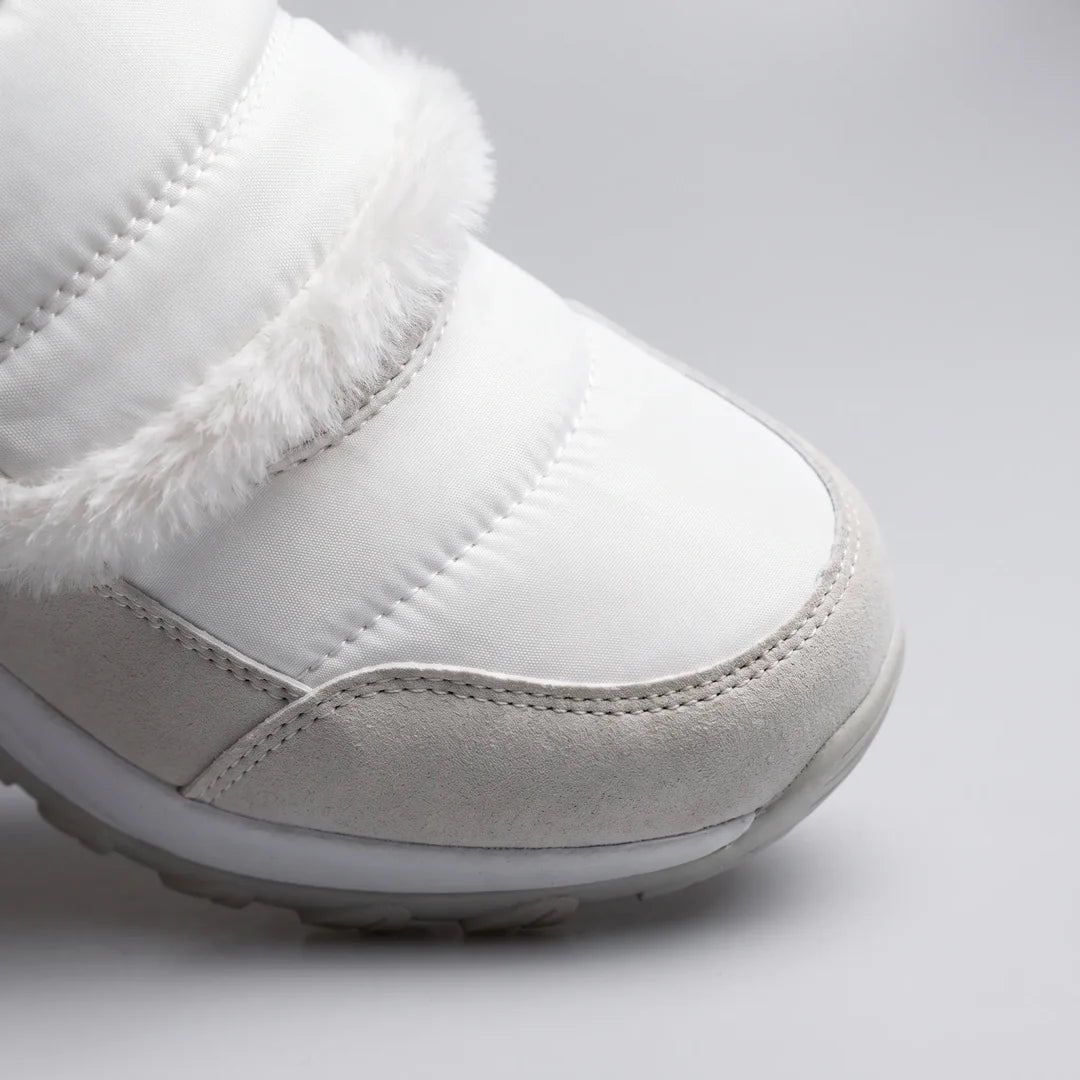 Close-up of the toe on the beige snow boot