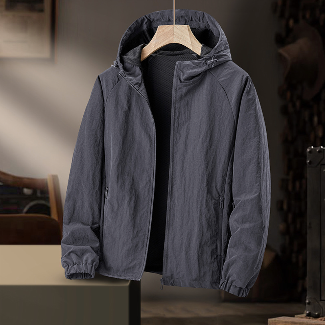 Men's Lightweight Hooded Jacket for Everyday Outdoor Wear